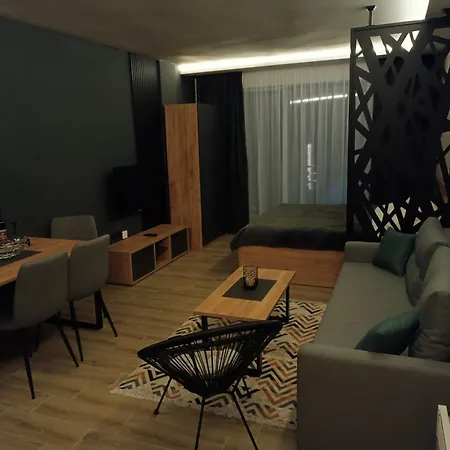 Xl Apartments, Hill,