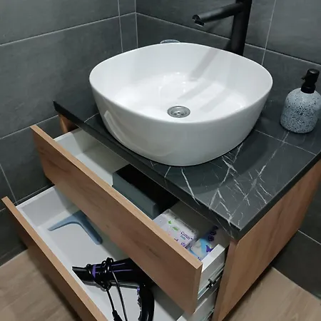 Xl Apartments, Hill, *