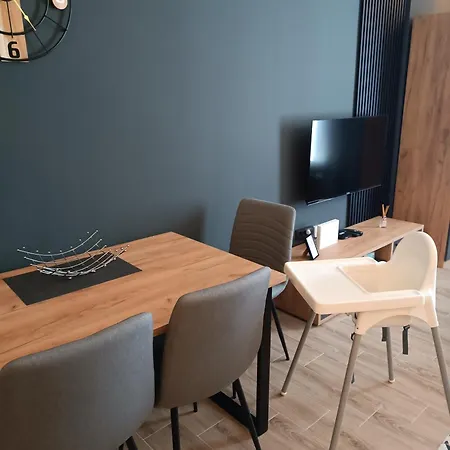 Xl Apartments, Hill, Апартаменты
