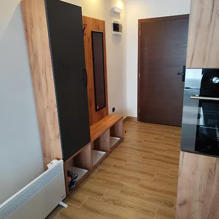 Xl Apartments, Hill,