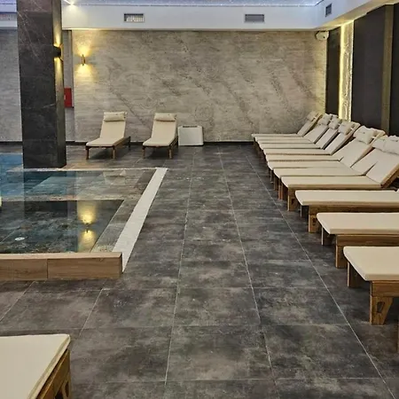 Xl Apartments, Hill,