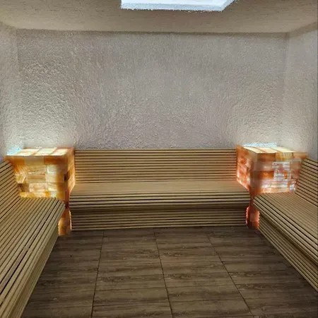 Xl Apartments, Hill,