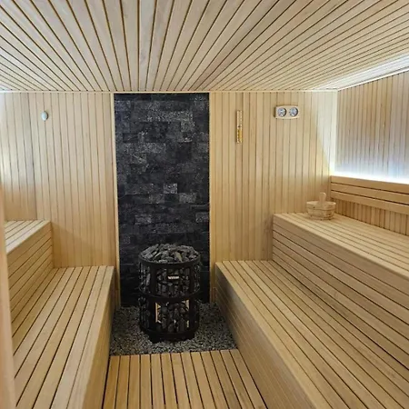 Xl Apartments, Hill, Апартаменты