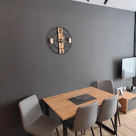 Xl Apartments, Hill,