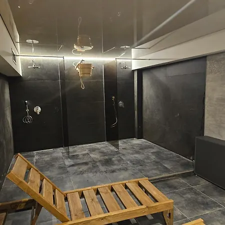 Xl Apartments, Hill, Апартаменты