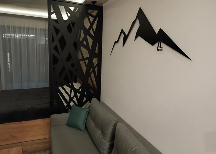 Xl Apartments, Hill, * Κοπαόνικ