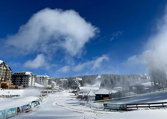 Xl Apartments, Hill,