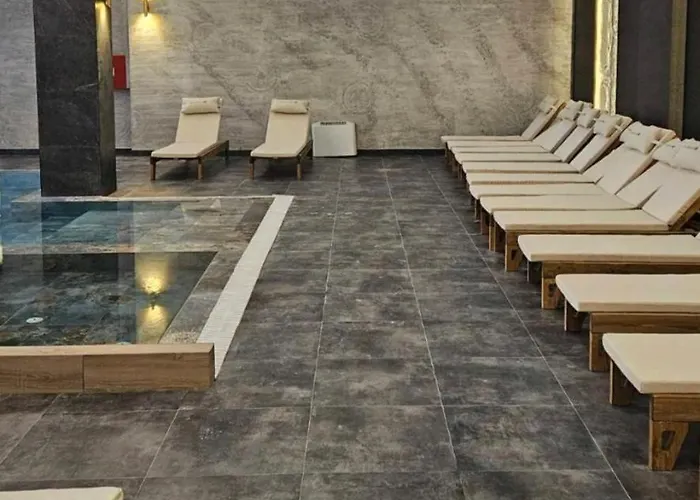 Xl Apartments, Hill,