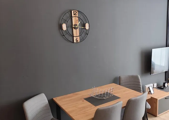 Xl Apartments, Hill,